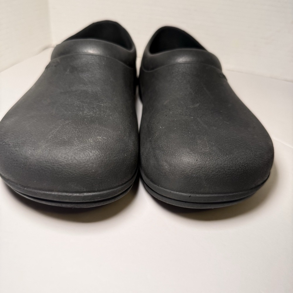 Crocs On The Clock Clogs Slip On Slip Resistant Casual Work Shoes Women 7 Men 5 - Picture 2 of 14